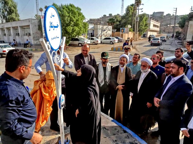 با حضور مسئولین شهرستان آیین رونمایی از تابلوی میدان خبرنگار (شهید اکبر قاسمی‌پور) برگزار گردید
