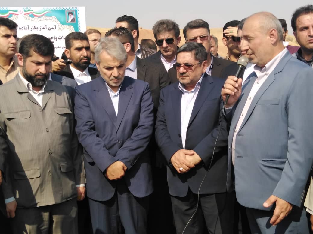 با حضور معاون رئیس جمهور آیین کلنگ زنی واحد های مسکونی خسارت دیده در مسجدسلیمان برگزار شد